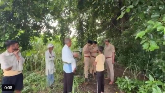 یوپی کی نابالغ لڑکی قبرستان کے قریب لٹکی ہوئی ملی، اہل خانہ کا عصمت دری کا الزام