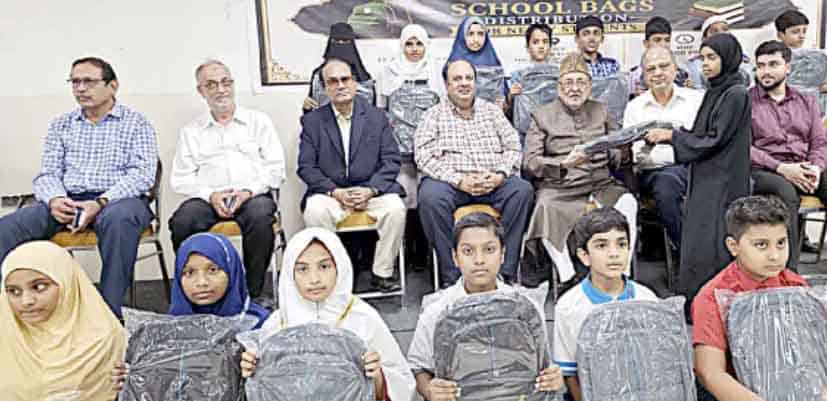 طلبہ اور اساتذہ کی ایک تقریب میں شرکت، ہنر مند اور تعلیم پر زور.
