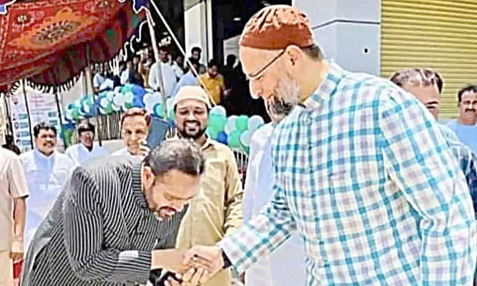 پاکستانی اور بھارتی وفود کے درمیان ملاقات، دو طرفہ بات چیت جاری.