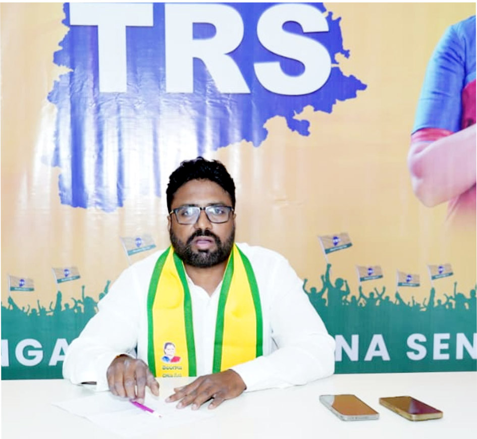 سیاسی رہنما کی تصویر، ٹی آر ایس کے پس منظر کے ساتھ.