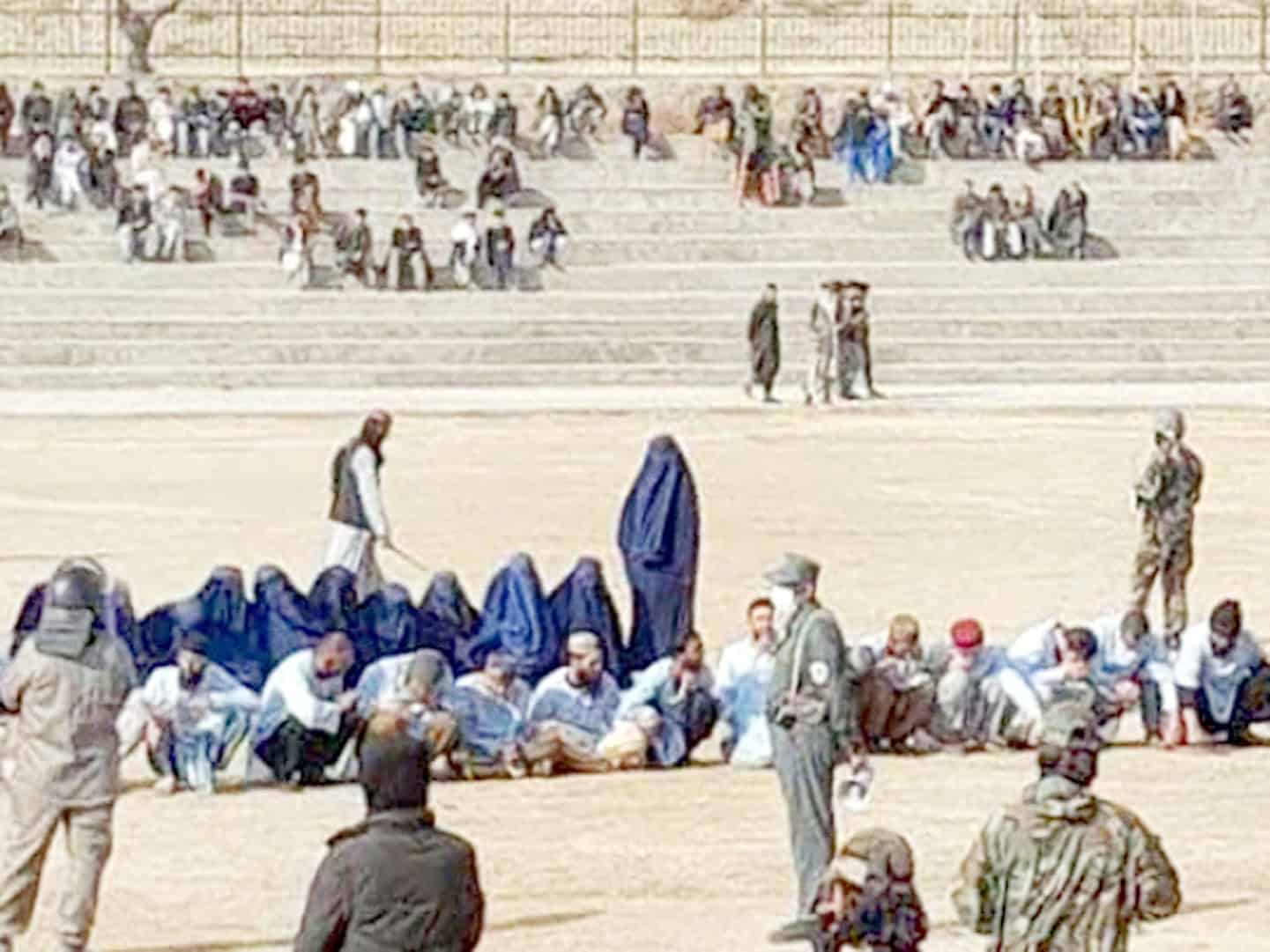 پاکستانی فوجی اور شہری مظاہرہ، عوام اور سیکیورٹی فورسز کی موجودگی.