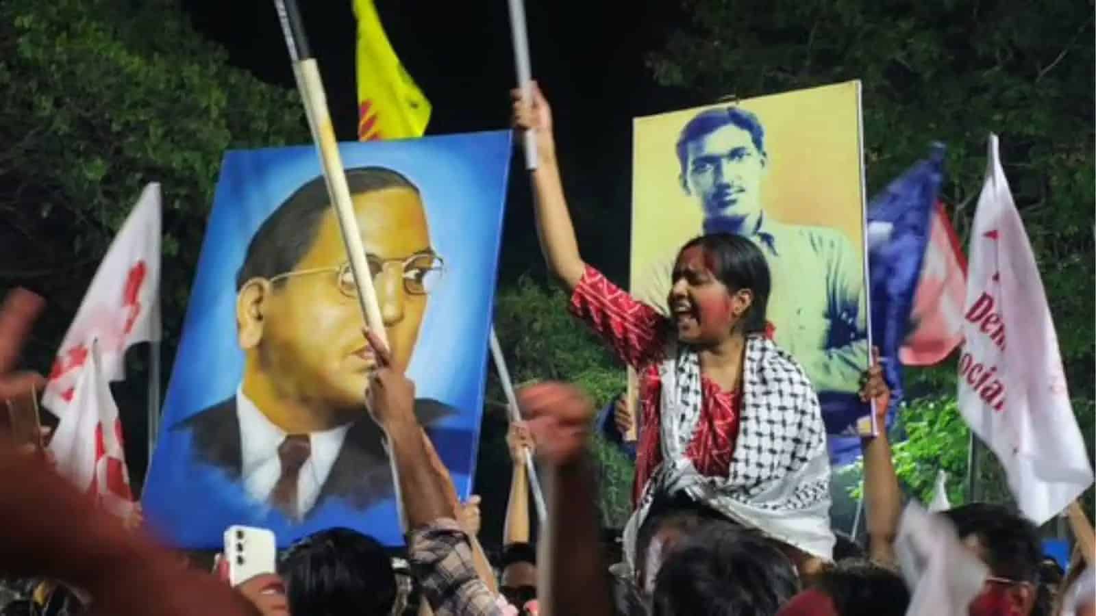 دلشادہ طالبہ انتخابات میں تقریر کرتی ہوئی، سیاسی جلسہ کا منظر.
