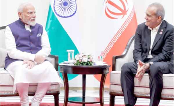 بھارت اور ایران کے رہنماؤں کے درمیان ملاقات کی تصویر.