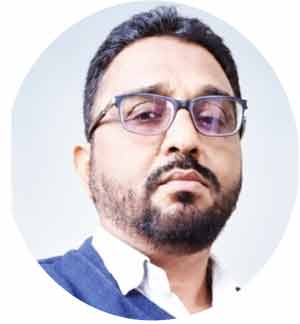 مرد کی پروفائل تصویر، گہرے بال اور چشمہ کے ساتھ.