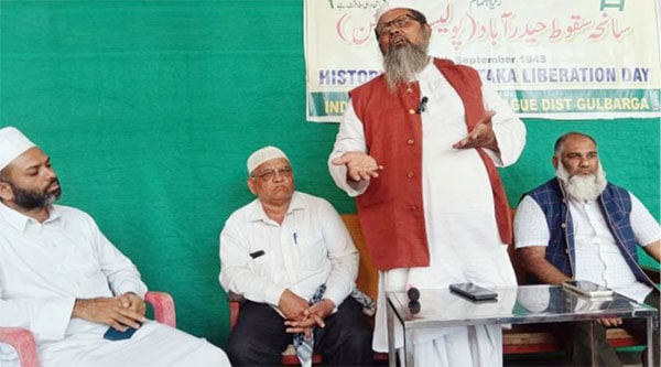 مذہبی رہنماؤں کی نشست، گفتگو اور تقریر کا منظر.