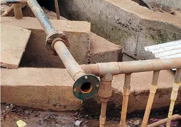 پائپ لائن کی تنصیب کا منظر، تعمیراتی کام جاری.