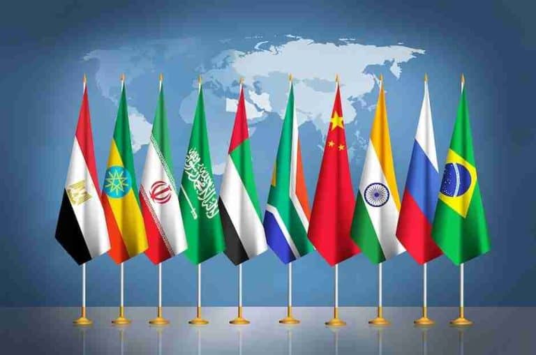 مختلف ممالک کے جھنڈے عالمی اتحاد کی نمائندگی کرتے ہوئے.