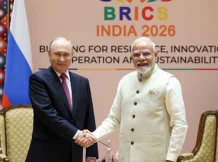 بھارتی اور روسی رہنماؤں کا ہاتھ ملانا، BRICS 2026 کانفرنس.