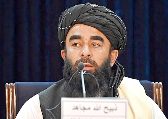 پاکستانی سیاسی رہنما، سرکاری تقریب میں گفتگو کرتے ہوئے.