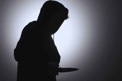 میڈچل میں نشے میں دھت افراد کا ایک خاندان پر چاقوؤں سے حملہ، گھر میں توڑ پھوڑ