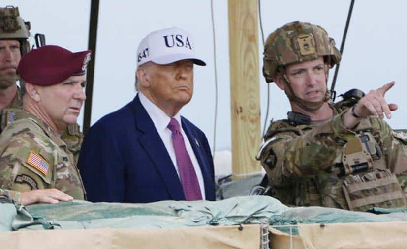 USA کے فوجی دستے اور صدر ڈونلڈ ٹرمپ کی قیادت میں منظر، حفاظتی دستے سامنے.