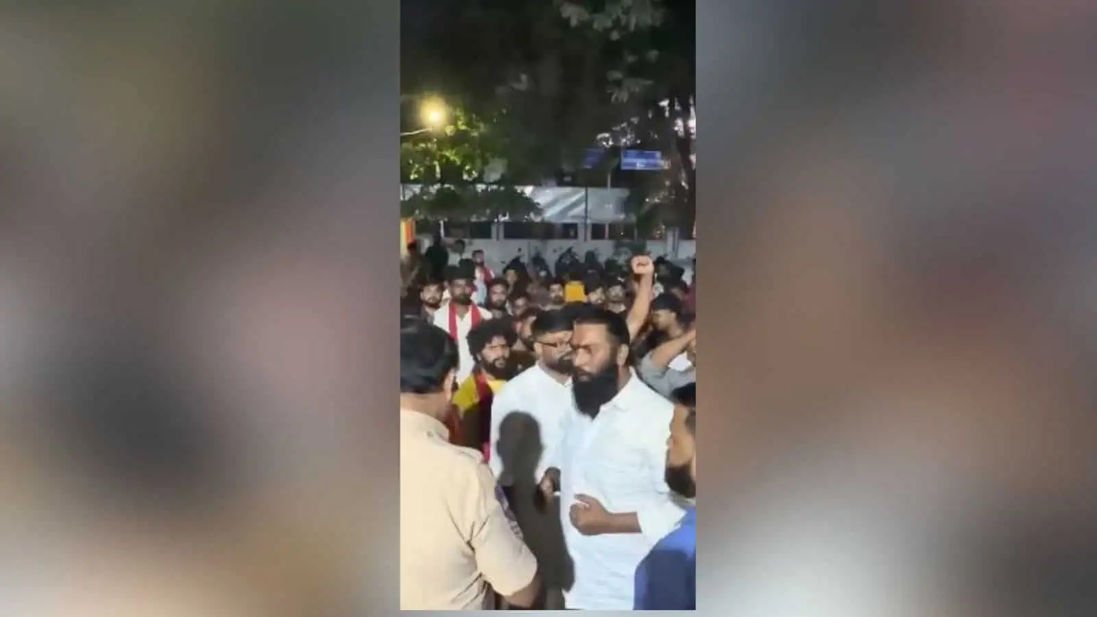 بیگم پیٹ میں ’ڈانڈیا‘ تقریب: دائیں بازو کے کارکنوں کا ’غیر ہندوؤں‘ کو نشانہ بنانا