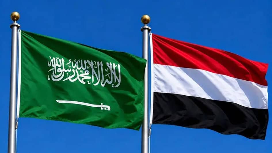 سعودی عرب اور یمن کے قومی پرچم ہوا میں لہرا رہے ہیں.