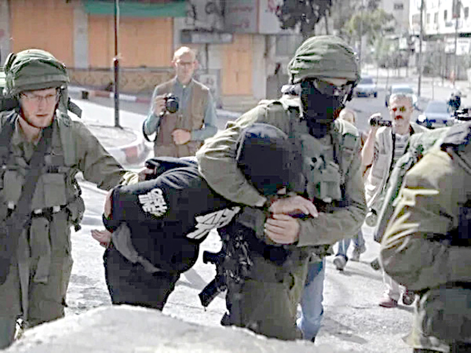 اسرائیلی فوج نے مقبوضہ مغربی کنارہ سے30 فلسطینیوں کو گرفتار کرلیا