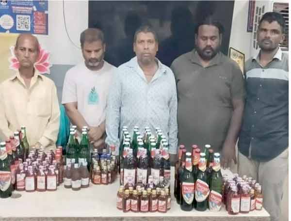 پانچ افراد منشیات کی غیرقانونی فروختگی کے دوران گرفتار.