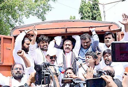 ووٹ چوری کے خلاف حیدرآباد میں لوک بھون کے گھیراؤ کی کوشش، صدر پردیش کانگریس اور وز راء حراست میں