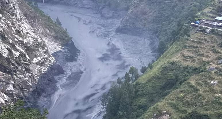 بوڑھی گنڈک ندی میں سیلاب، تباہی اور پانی کا طوفان.