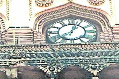 تاریخی چارمینار پر وقت تھم گیا۔ گھڑی تین دن سے بند