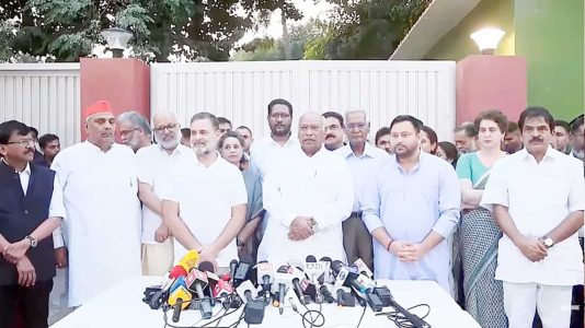 ووٹ چوری کیخلاف اپوزیشن متحد، گیانیش کمار کی برطرفی کا مطالبہ