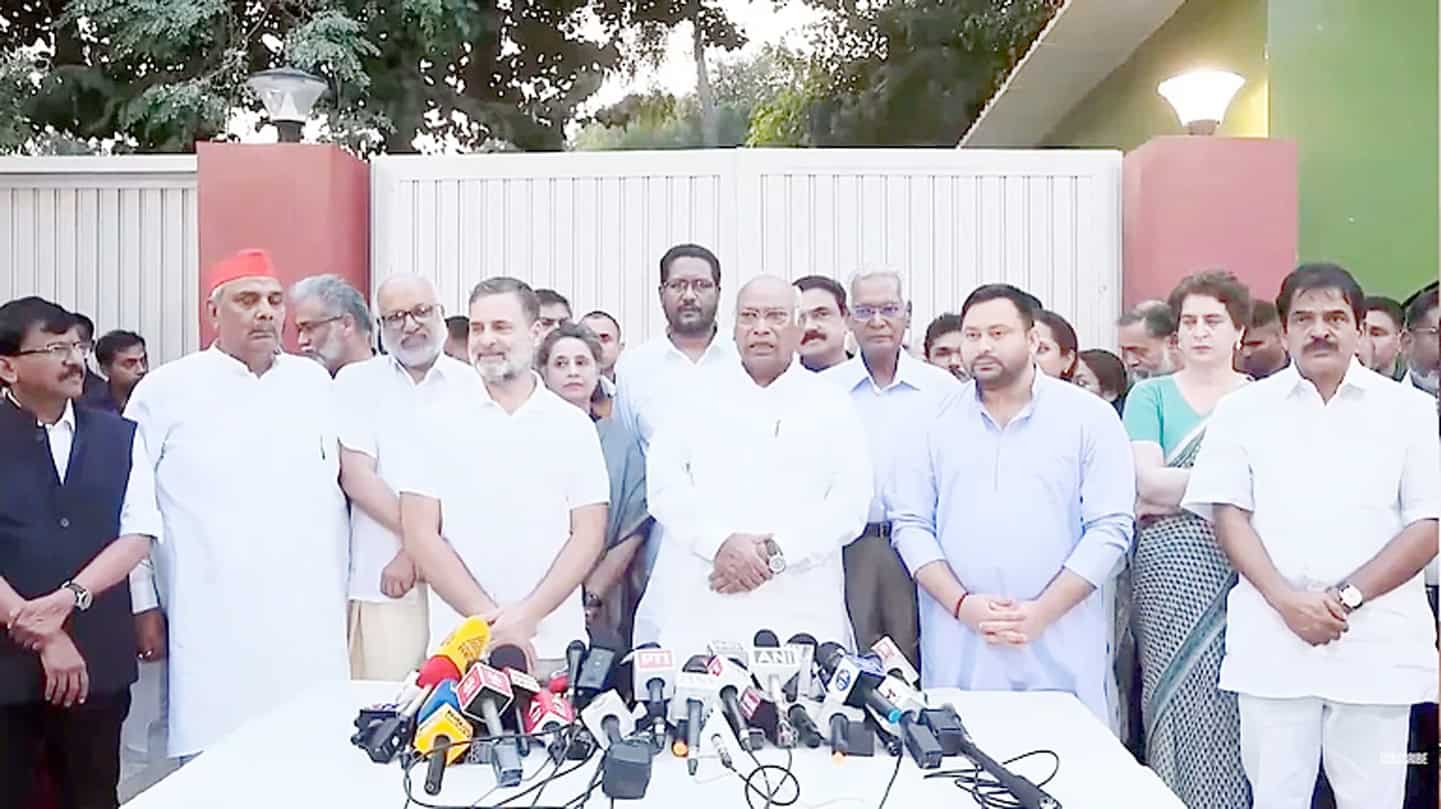 اپوزیشن رہنماؤں کا مشترکہ احتجاج، گیانیش کمار کی برطرفی کا مطالبہ.