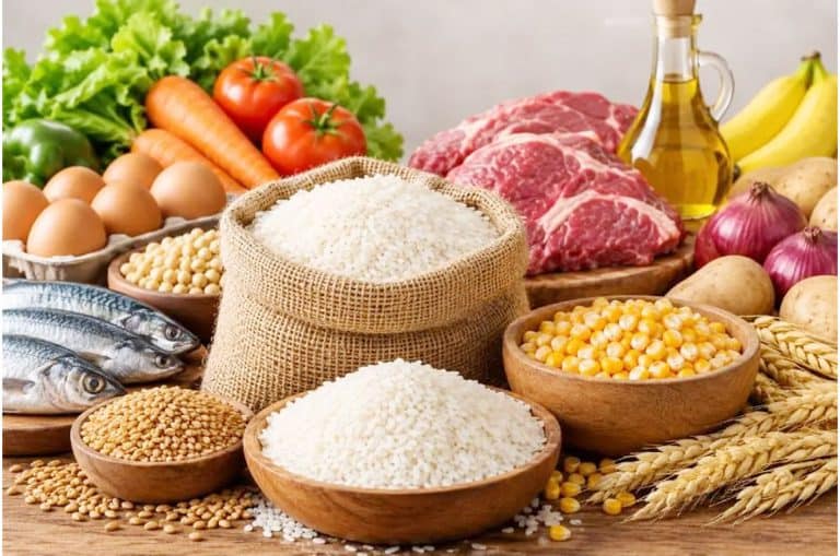 متنوع غذائی اشیاء اور گوشت، سبزیاں، اناج اور دالیں کی تصویر.